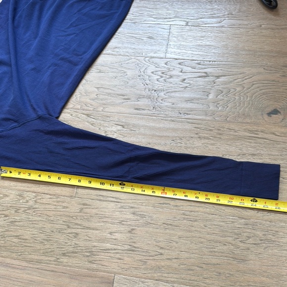 Lululemon Keep the Heat Thermal Long Sleeve Shirt Night Sea Size Medium - Picture 15 of 15